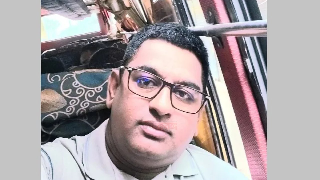 ছাত্রীর স্বামীকে হুমকির অভিযোগ, অভিযুক্ত অফিস সহকারীকে শোকজ