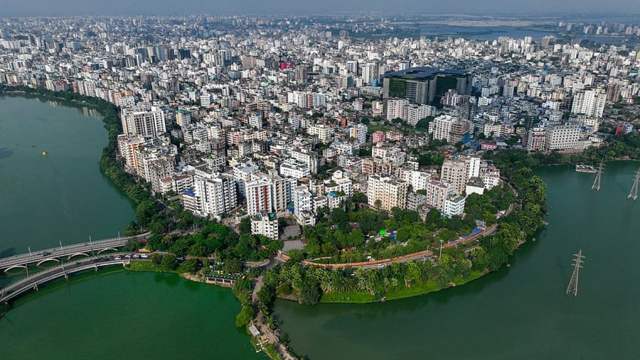 সুউচ্চ ভবনে বদলে যাচ্ছে ঢাকার আকাশরেখা