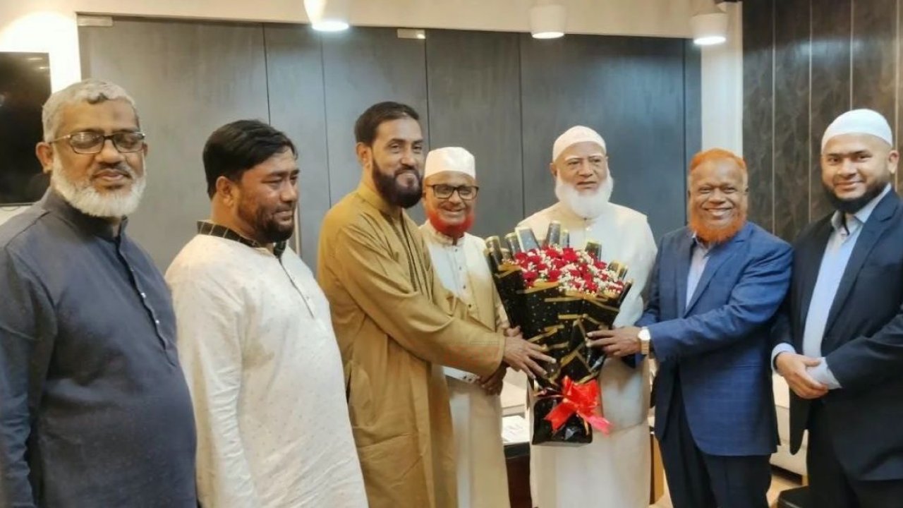 তুরস্ক সফর-ওমরা পালন শেষে দেশে ফিরেছেন জামায়াত আমির