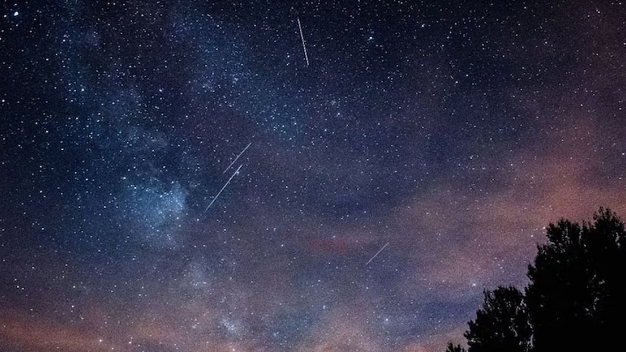 আকাশে দেখুন শারদীয় উল্কাপাতের দৃশ্য