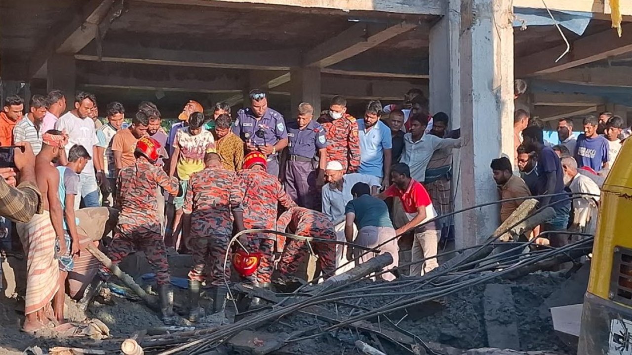 নির্মাণাধীন ভবন ধসে প্রাণ গেলো দুই শ্রমিকের 