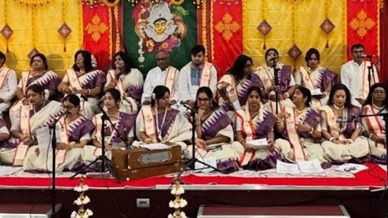 কানাডার ক্যালগেরিতে মহালয়া উদযাপন, মঞ্চস্থ ‘মহিষাসুরমর্দিনী’