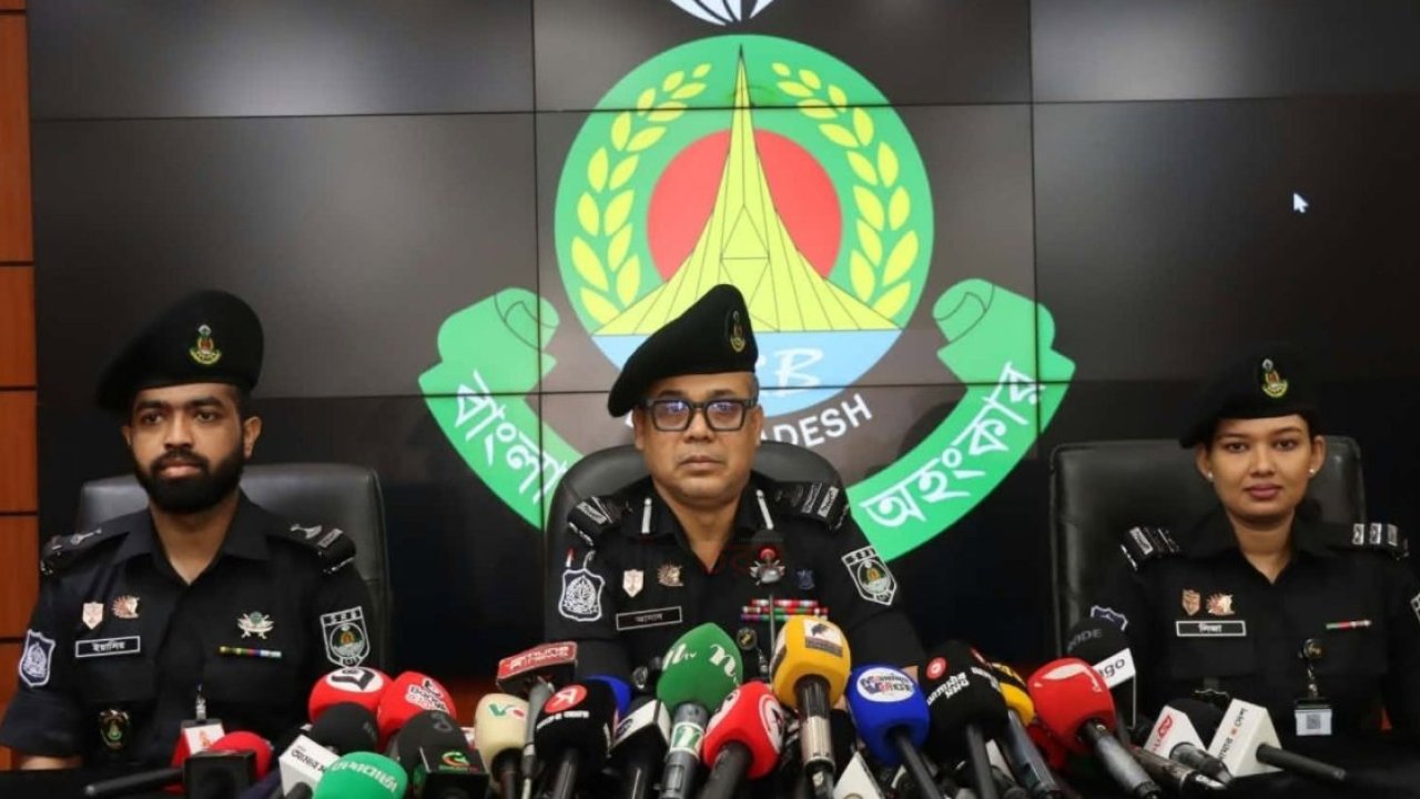 চাকরির প্রলোভনে ইউক্রেন যুদ্ধে পাঠা‌নো চ‌ক্রের মূল‌হোতাসহ গ্রেফতার ২