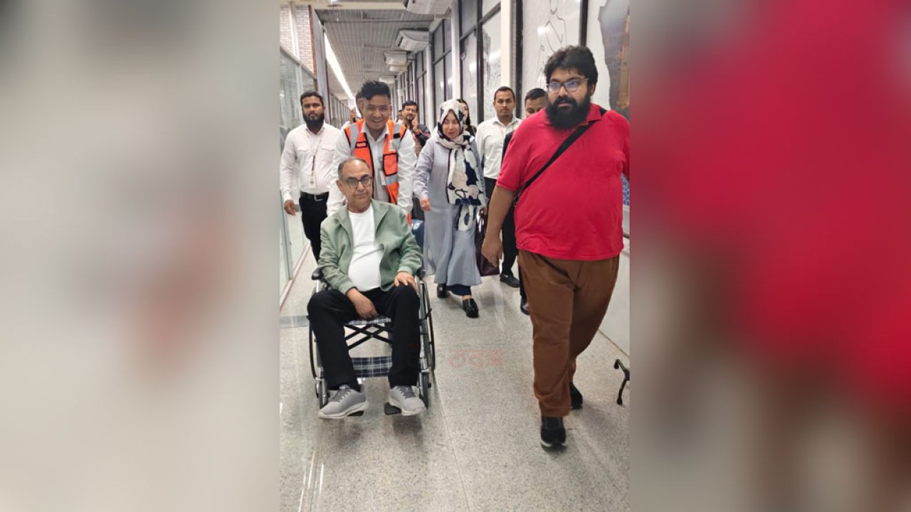মালয়েশিয়ায় চিকিৎসা শেষে দেশে ফিরলেন মির্জা আব্বাস