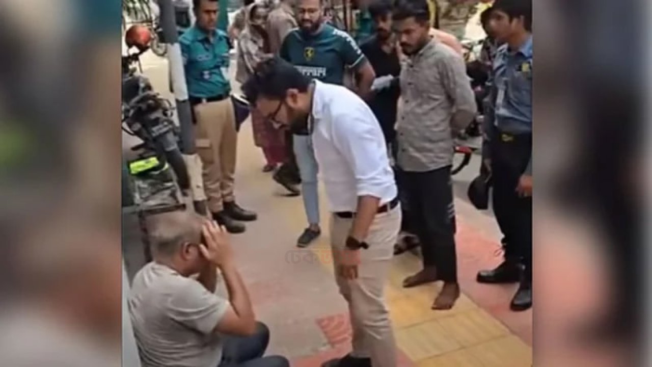 ঢাকার ফুটপাতে মারধর, সেই যুবকের ১৫ দিনের কারাদণ্ড