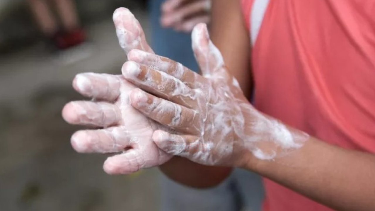 হাত ধোয়া আমাদের জীবনে মরা-বাঁচার সঙ্গে জড়িত