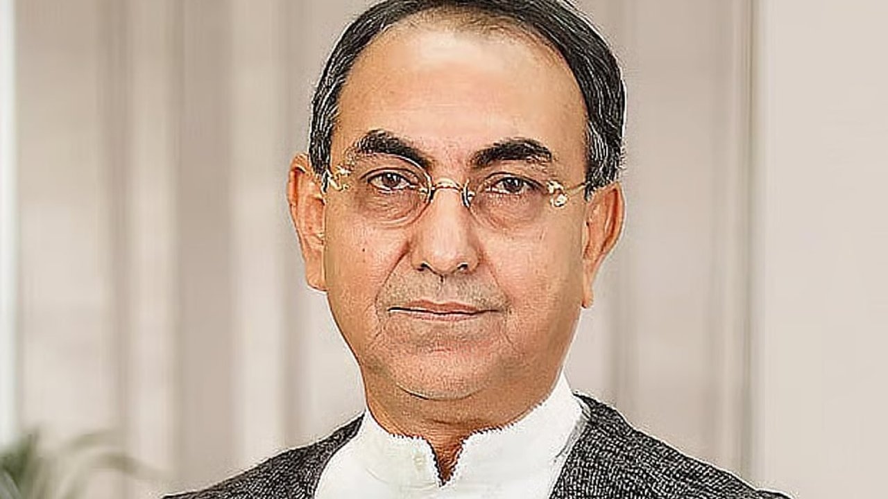 মির্জা আব্বাস চিকিৎসা শেষে দেশে ফিরেছেন