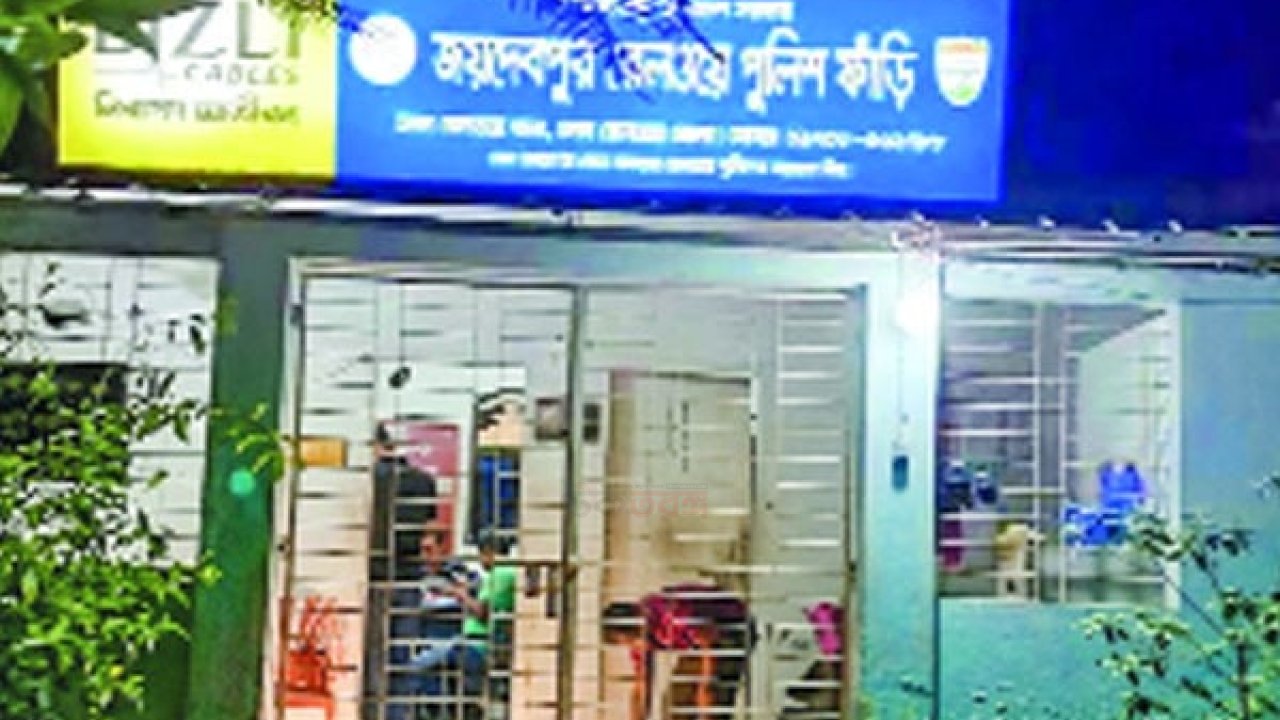 পুলিশ ফাঁড়িতে আক্রমণ করে আসামি গ্রেপ্তার