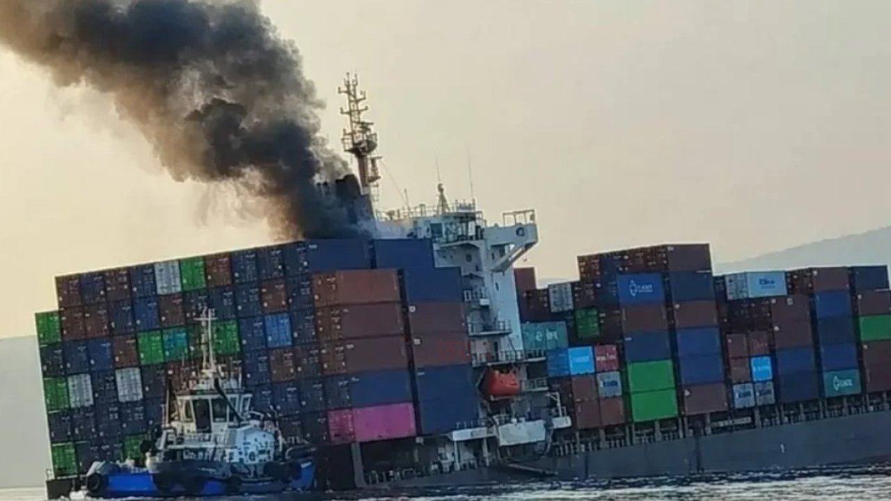 ইরান নতুন কৌশলে হরমুজে ধারাবাহিক জাহাজডুবি ঘটিয়েছে
