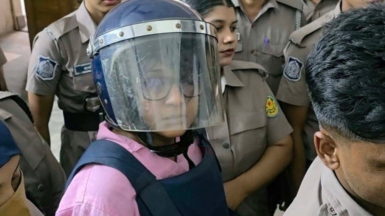 রাষ্ট্রদ্রোহ মামলায় অবসরপ্রাপ্ত সেনা কর্মকর্তা দেবাশীষ গুলশান আরা কারাগারে