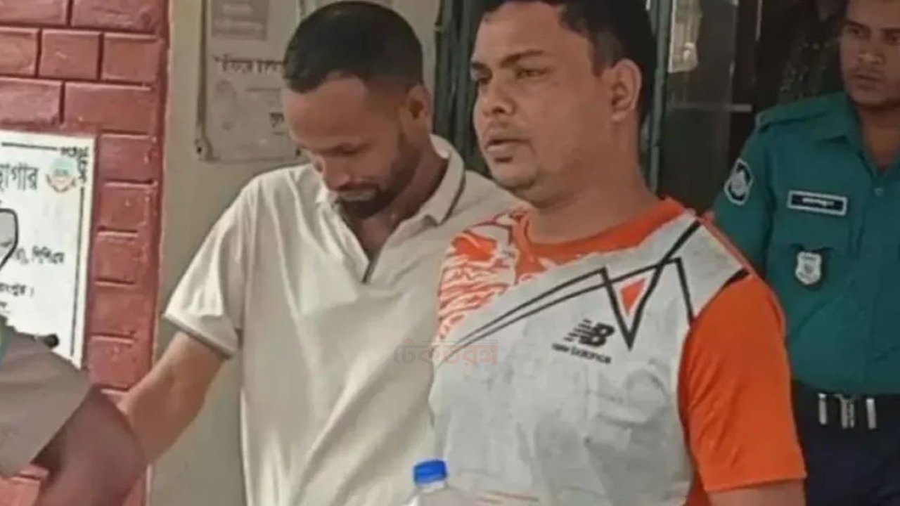 রংপুরে হোটেল থেকে ইয়াবা সহ দুইজন পুলিশ সদস্য আটক