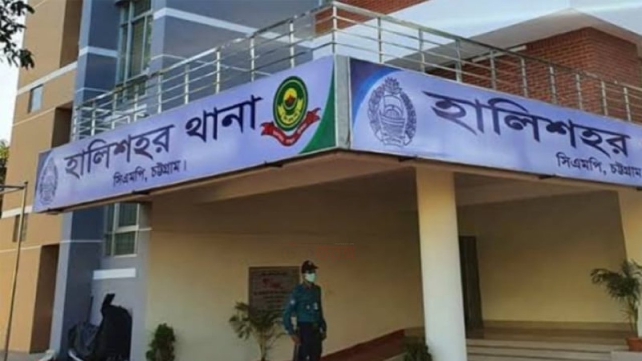 চট্টগ্রামে সাংবাদিকের ওপর মারধর ও চুরি, দুই সন্দেহভাজন গ্রেপ্তার