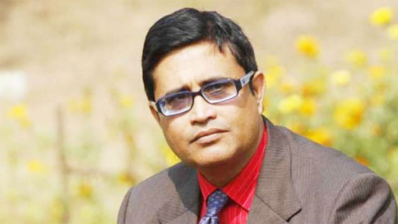 ঢাকায় ঐতিহ্যবাহী থিয়েটারে অন্ধকারে নাট্য পরিবেশনা বাধাগ্রস্ত