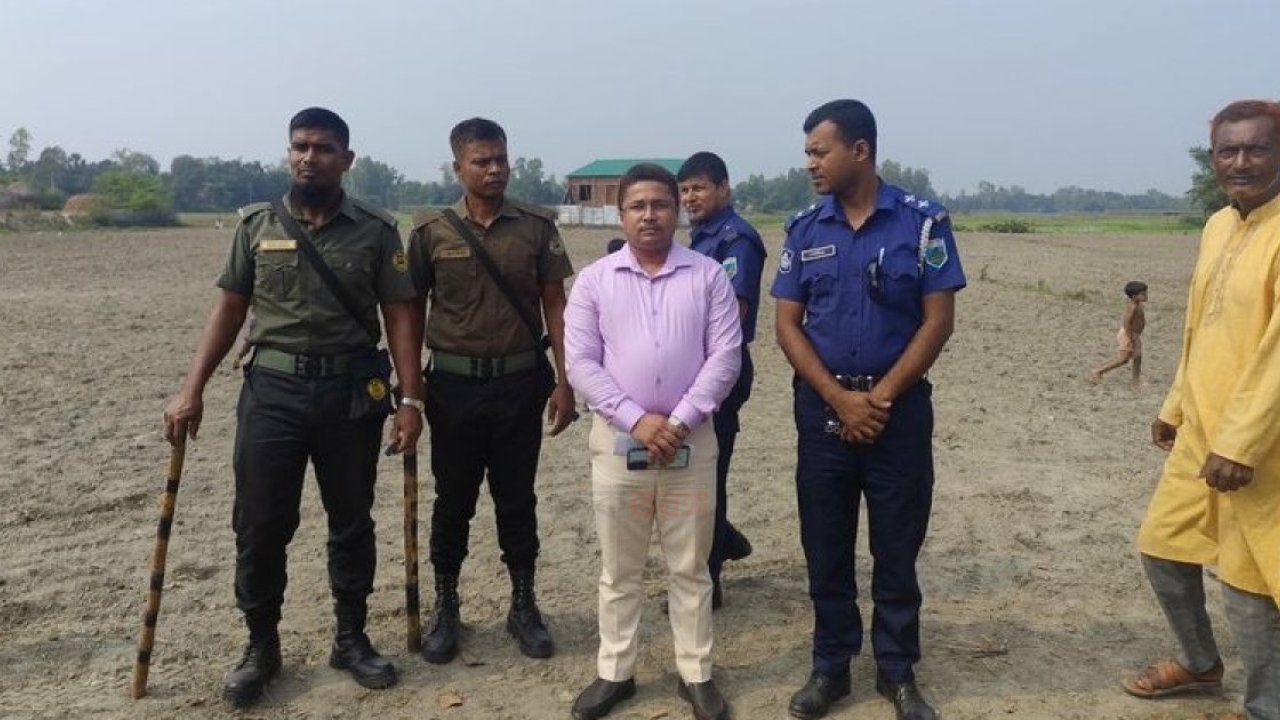 উল্লাপাড়ার সরকারি মাঠে চাষাবাদ নিষেধের নির্দেশ ইউএনও দিয়েছে