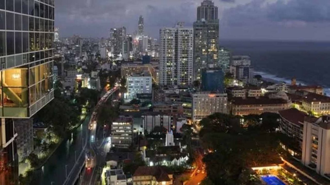শ্রীলঙ্কায় ব্যাপক বিদ্যুৎ ঘাটতি, দেশব্যাপী অন্ধকারের ঝড়