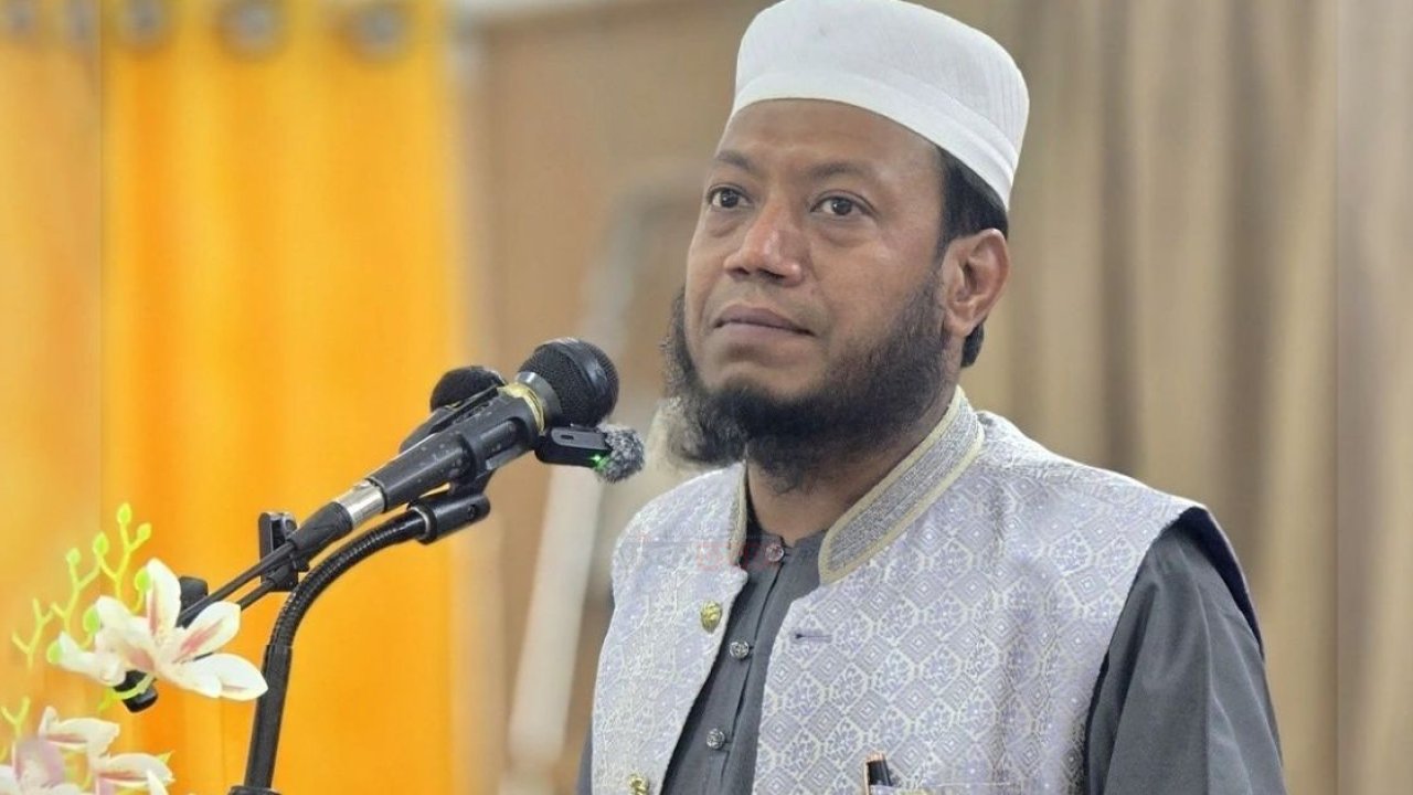 আমির হামজা প্রধানমন্ত্রীর দৃষ্টি আকর্ষণ করেন, অনুমতি ছাড়া মাহফিল
