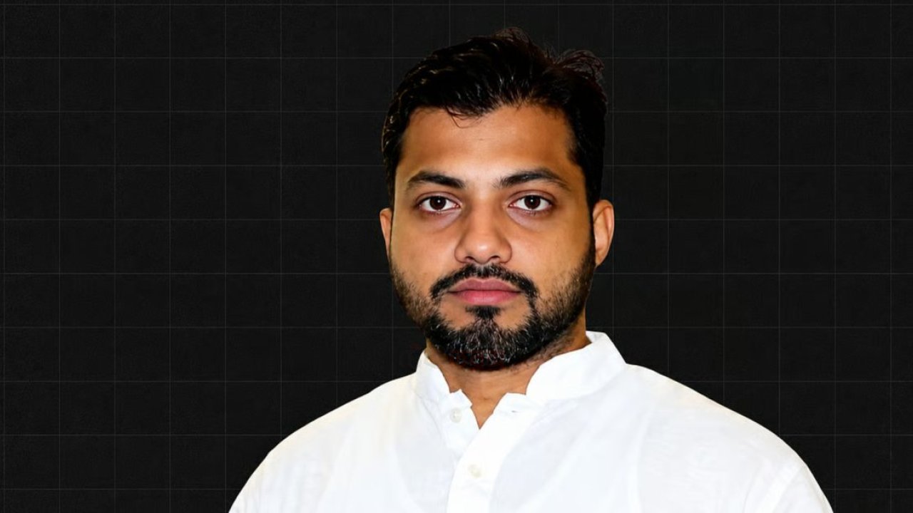 প্রতিমন্ত্রী ইশরাকের মধ্যরাতের স্ট্যাটাসে পদত্যাগের ইঙ্গিত