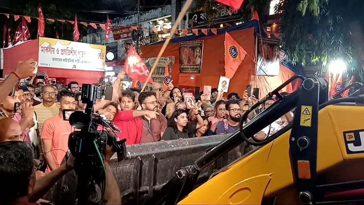 কলকাতার মণ্ডপের সামনে বই স্টল ভাঙচুর, সিপিএম হাইকোর্টে মামলা দায়ের