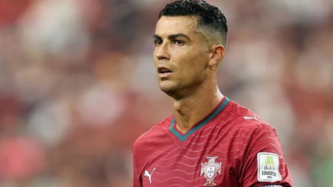 রোনালদোকে এক মাসের নিষেধাজ্ঞা, জরিমানা আরোপ