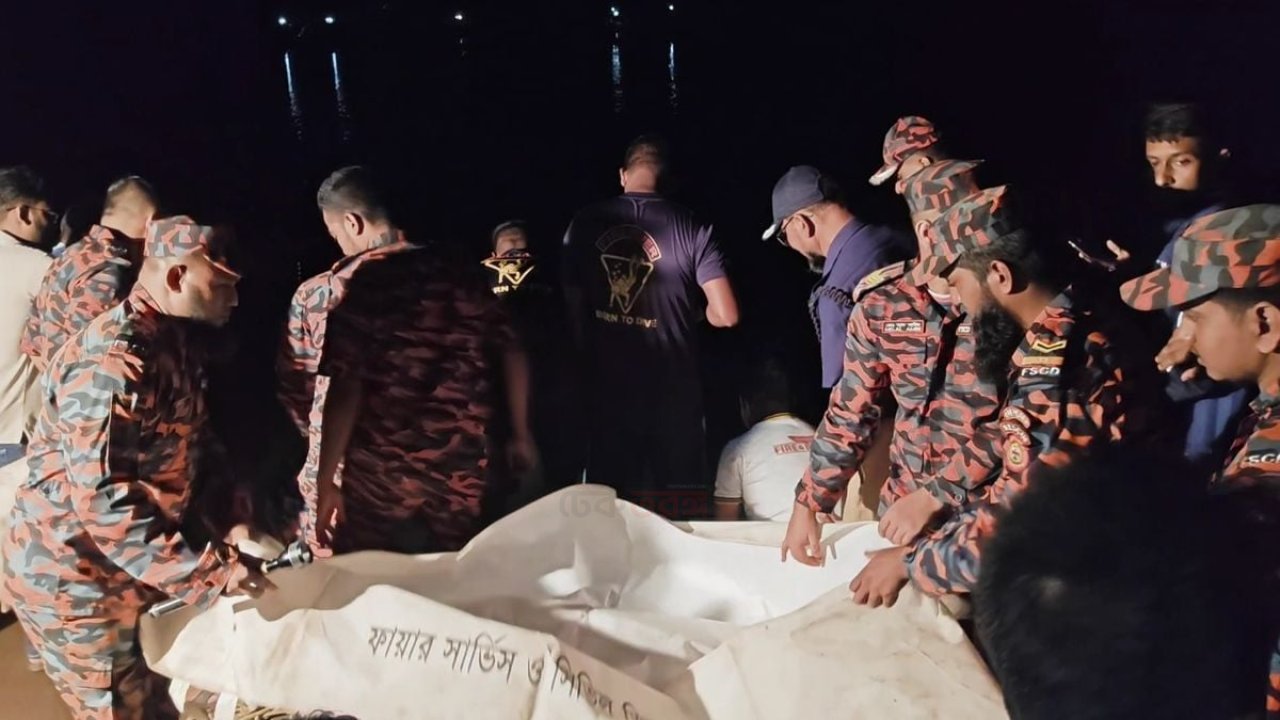 পিরোজপুরে ট্রলার ডুবিতে মা নিখোঁজ, মেয়ের দেহ উদ্ধার