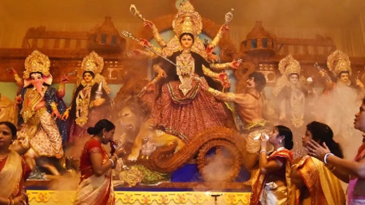 আজ মহানবমী, দেবীর বিদায়ের সুর